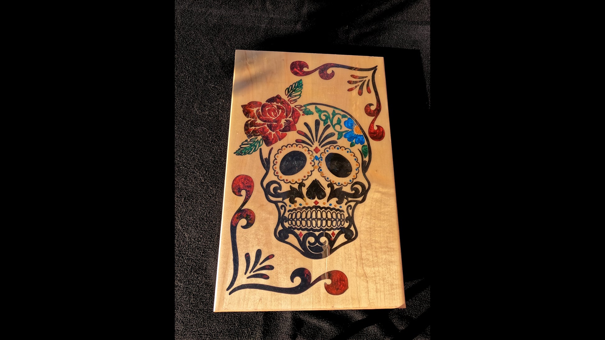 Front view of the Dia de Los Muertos skull design.